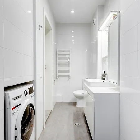 Lora's Bohemian 2bd In Center Sofia