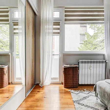Lora's Bohemian 2bd In Center Sofia
