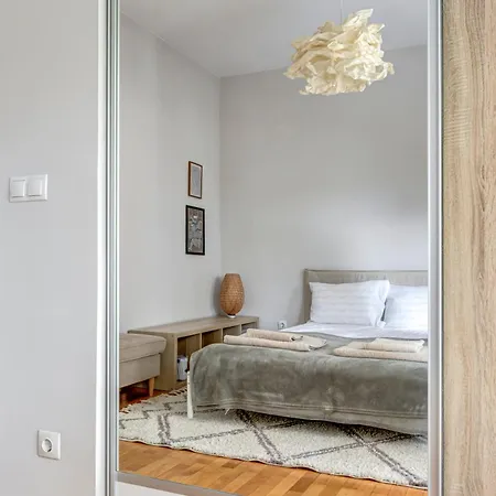 Lora's Bohemian 2bd In Center *