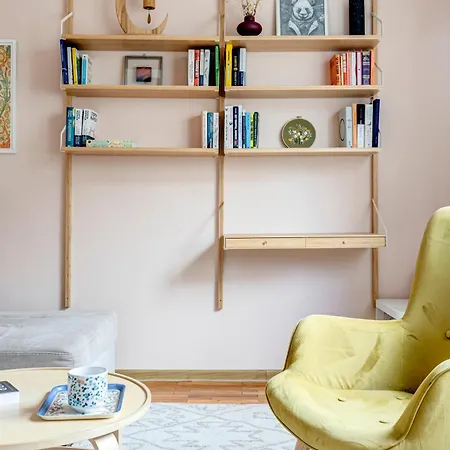Lora's Bohemian 2bd In Center Sofia