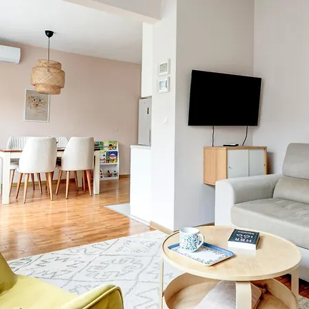Lora's Bohemian 2bd In Center Apartament