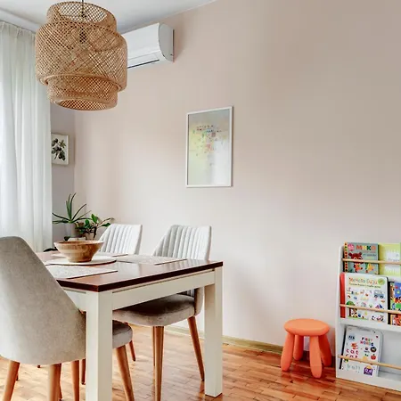 Lora's Bohemian 2bd In Center Sofia