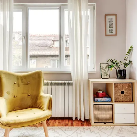 Lora's Bohemian 2bd In Center